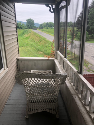 Upstairs porch - Downtown Northampton House Near Bus Route
