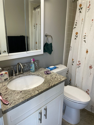 bedroom bathroom - Harbor Point on the Bay