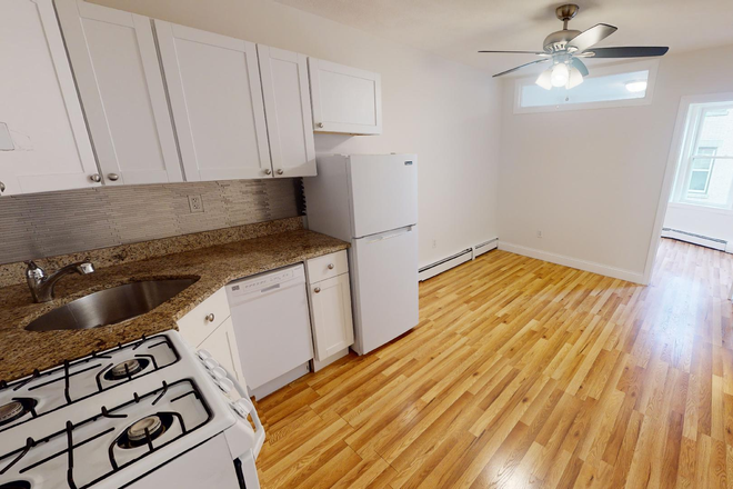 Kitchen - Charming 2 Bedroom Apartment! Great North End Location!