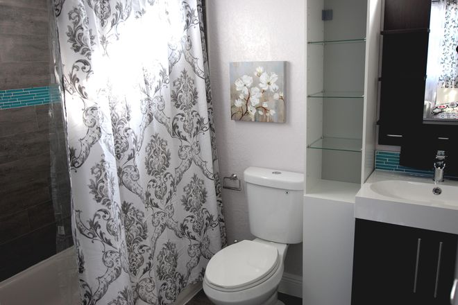 "Blackberry" Suite Bathroom - Student Luxury Living - Blackberry Suite House