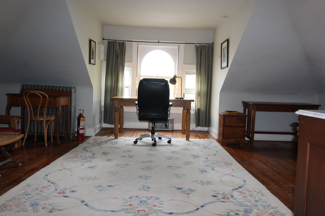 Your Bedroom - 4 minute WALK to UC * COMPLETELY FURNISHED ** ALL UTS+WIFI INCLUDED... CLEAN QUIET ONLY! Apartments