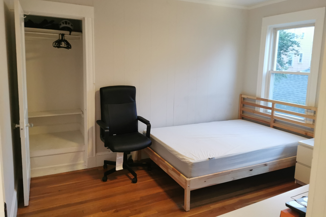 bedroom - 7 Quincy St Condo