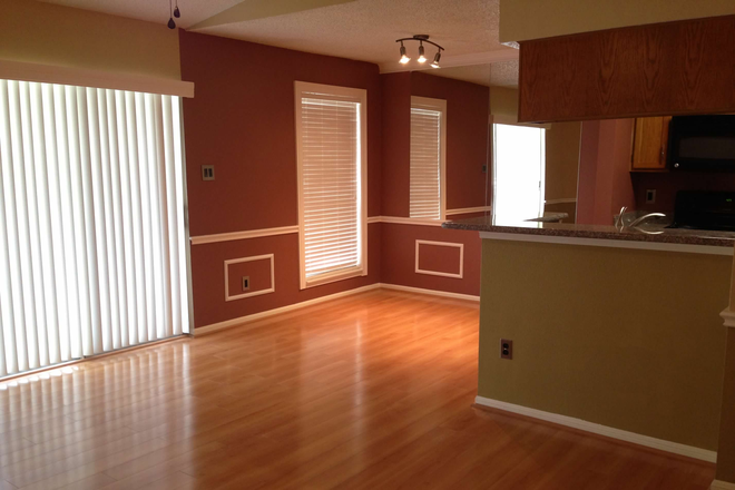 Dinning area - 1 bed/1 bath Condo at Medical Center (Available: Aug 2)