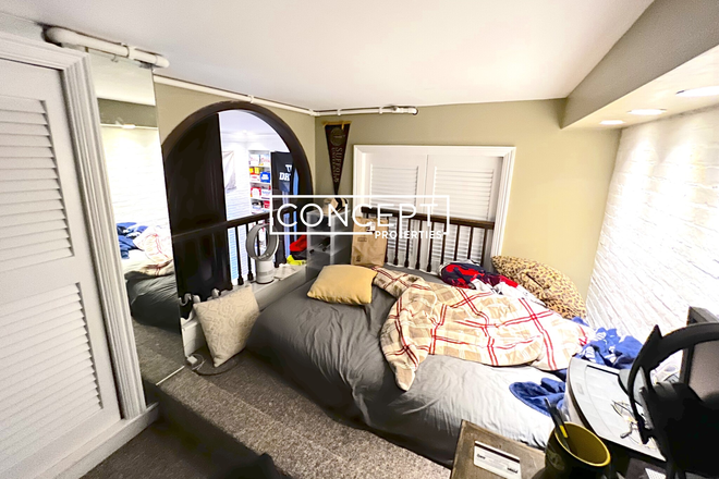 113 Beacon - [9.1.2026] Charming 3 beds/2 baths in Back Bay [No broker fee][Undergrads welcome]