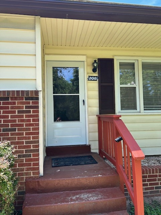 Entrance - Touches Campus Property- WALK- UPDATED- 3 Full Baths House