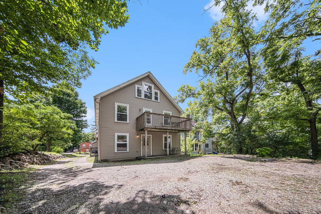 Exterior Back & Parking area - ***Leased for 2025/26***Enjoy Spacious Housing - 4 Bed 2 Bath Available Fall '25-'26 Duplex