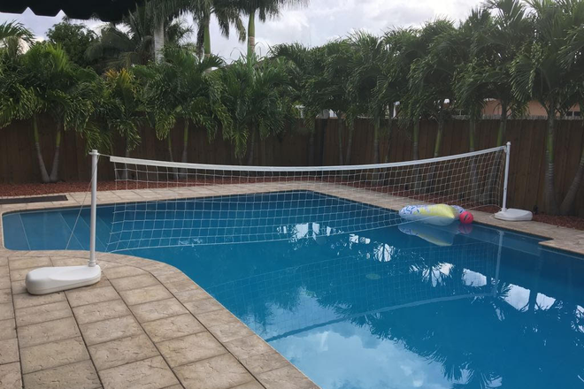 Pool with deck and pool table - FURNISHED 3 ROOMS 4 RENT / 1 BATHROOM ~ 5 MILES away from  FIU $1000 UTILITIES INCLUDED