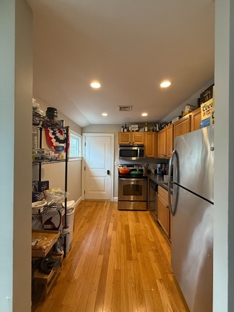living - BEAUTIFUL, SPACIOUS 2 BED/2 BATH IN PRIME CHESTNUT HILL LOCATION!! 9/1/26!