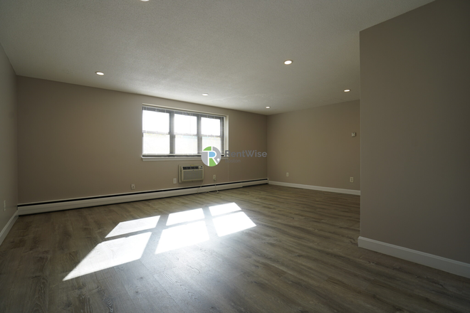 1 - AVAIL NOW-Gorgeous Coolidge Corner 2 bed, H/HW/Prk inc. NO FEE!