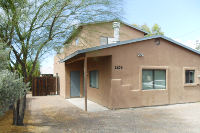 Close to Campus - Close to campus large renovated 5 bedroom House