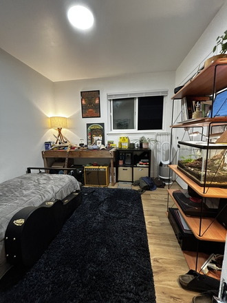 Bedroom (1/2) - Apartment near the bay!