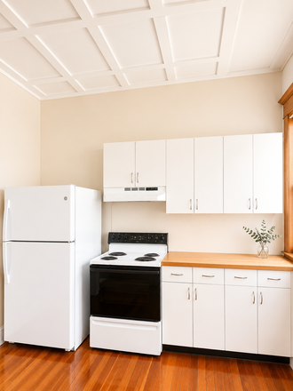 Eat in Kitchen - flex start dates starting 8/1/26  2B1B High ceilings, Wood floors, located in the center of town Apartments