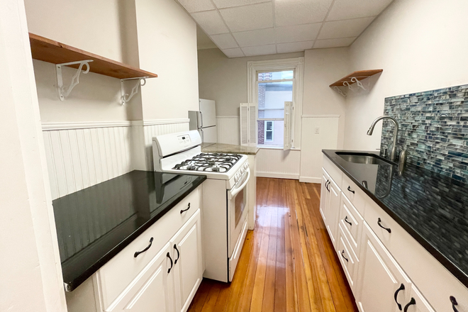 kitchen - 22 Parker Hill Ave !! 6 bed 2 bath !! Condo