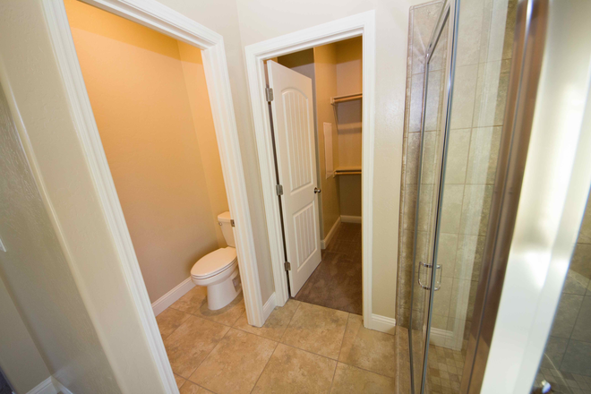 Private Bath and walkin closet - 1 Bed, 1 Bath PRIVATE Master Bedroom, bathroom, walk in closet and own GARAGE space in Merced House
