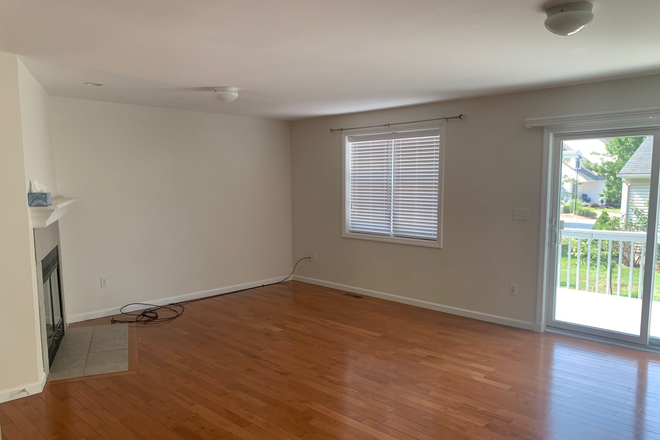 living - three bedroom three bathroom in freedom green Condo