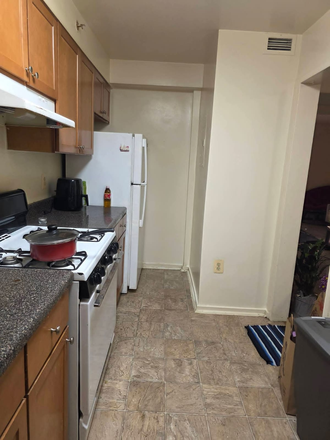 kitchen - *Permanent Accommodation * Graduate Gardens Apartments