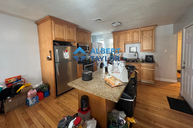 Kitchen - Renovated 5 Bed 2 Bath in Fort Hill!! Cheaper Rent!!