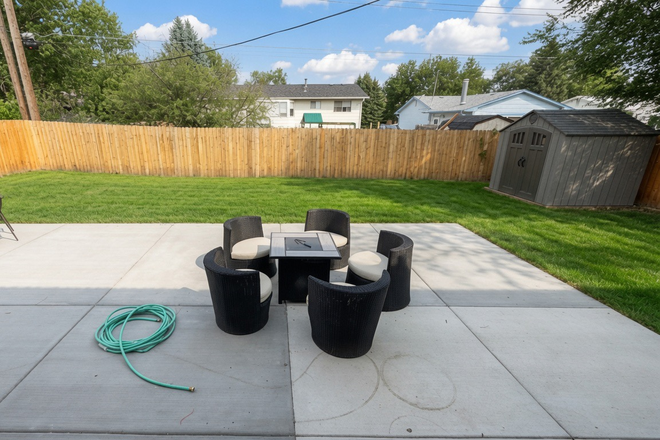 Backyard Area - Quiet Bedroom close to UCCS House