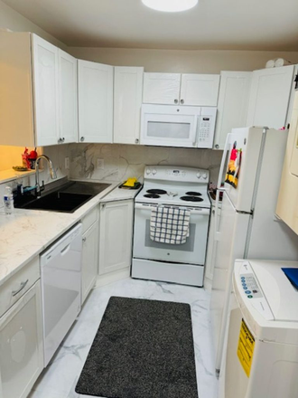 Kitchen - Furnished 4 bed – 2 bath condo available for the 26-27 school year!