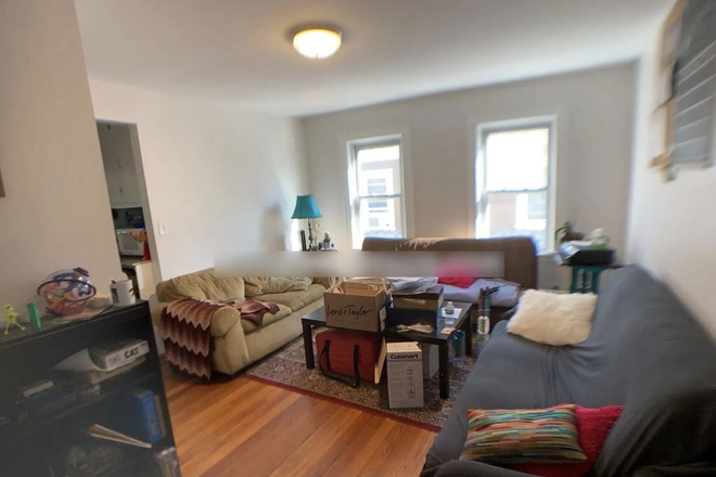 Living Room - 5 BED NEAR TUFTS, UNDER 1000 PER STUDENT Apartments