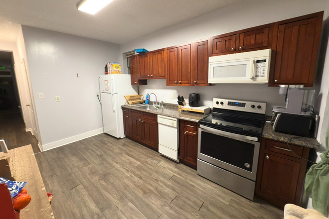 kitchen - Spacious room available Close to JHU Townhome