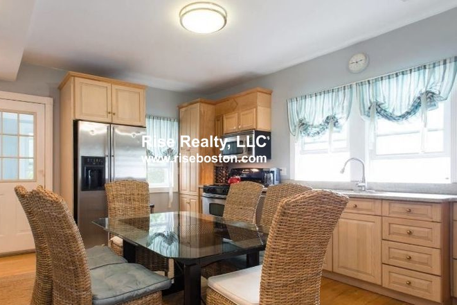 Dining/Kitchen - AVAILABLE 9/1/2025: Furnished 5 Bed, 3 Bath with Free Parking! Apartments