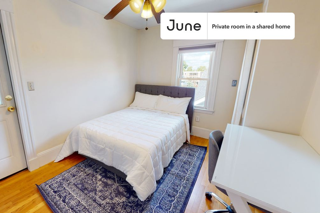  - Private bedroom in 4 bed/1 bath Home