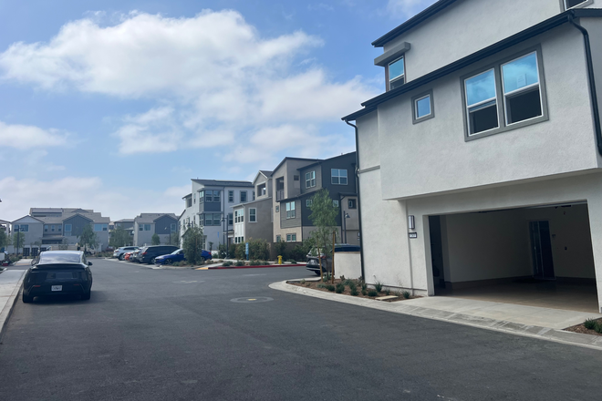Outdoor street scene - Great Park