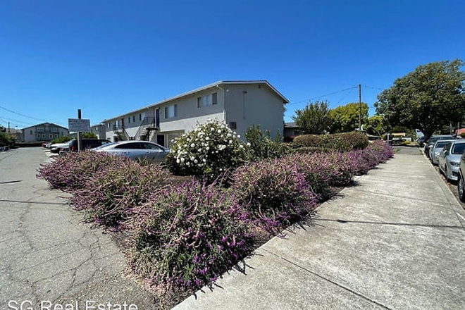  - 21059-21063 Royal Ave