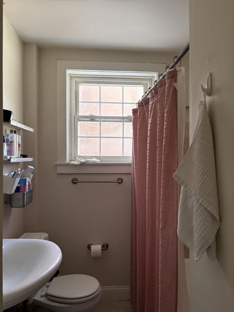 Bathroom - Off-campus housing 5min away from campus! Apartments