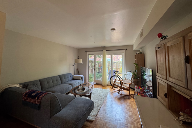 Living Room - Quaint Townhome Walking Distance to Carytown