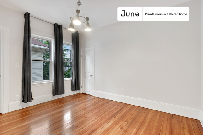  - Private bedroom in 4 bed/2 bath Home
