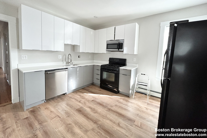 Kitchen - Updated 4 Bedroom for September $3,400 near Public Transportation