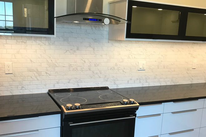 Brand new kitchen - RENT NOW for 2026! Complete renovation! 5 bedrooms, 2 new bathrooms, new kitchen! NO FEE! Apartments