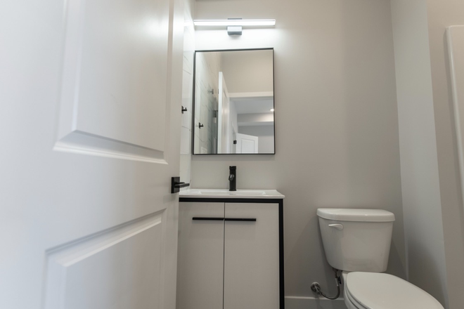 Bathroom within Bedroom - 3523 Haverford Ave #9 Bedroom Townhome