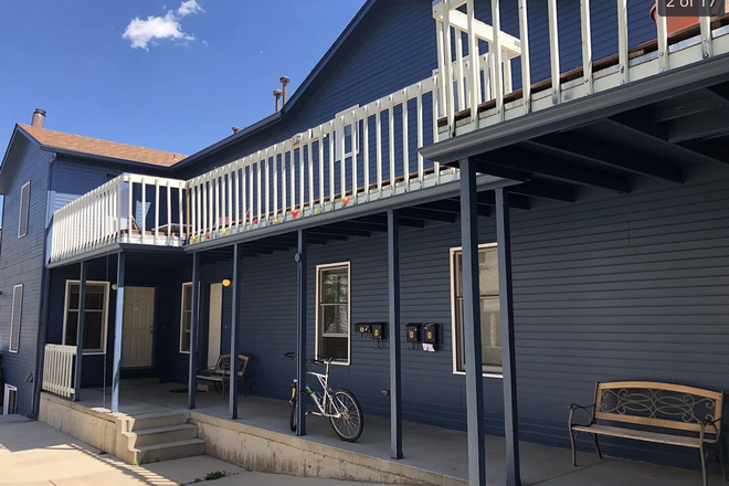 Outside view - Goss Grove neighborhood, one bedroom for rent, ~15 minute walk to campus Condo