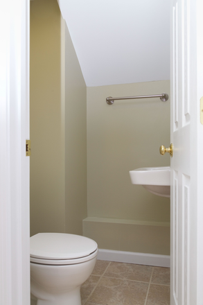 Half Bathroom - Champlain industries, apartment close to campus and DT Burlington