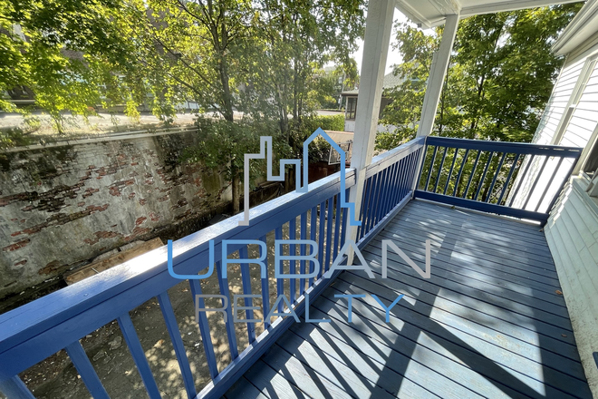PORCH - **ROOM AVAILABLE FOR FALL AND SPRING SEMESTER**  **FURNISHED** Apartments