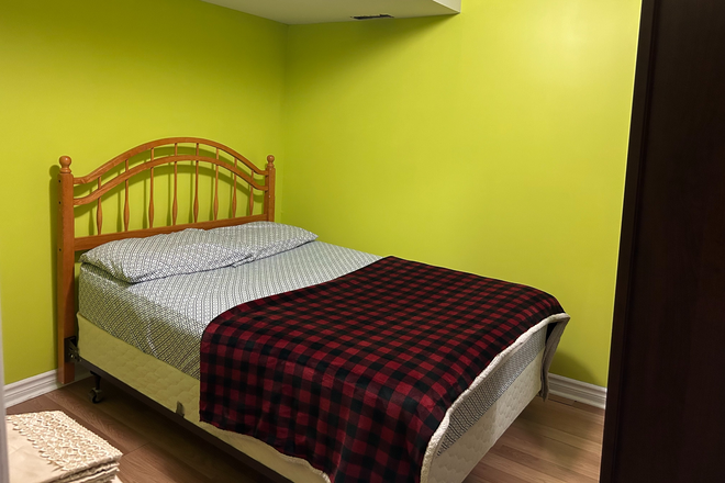 Bedroom A - Clean and Newly Painted Room In Toronto House