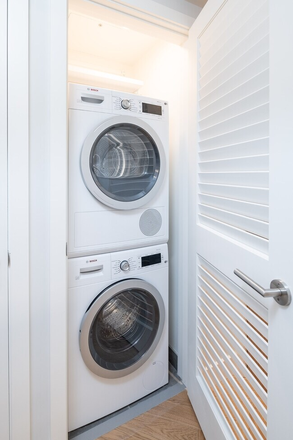 Hub Realty - Back Bay, beautiful studio with laundry in unit, next to Boston Common Apartments