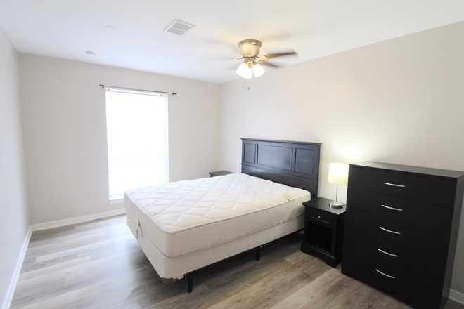 Bedroom - 3 bedroom/2 bathroom condo for rent in Hunters Ridge! Now Pre-leasing for the 26-27 year!