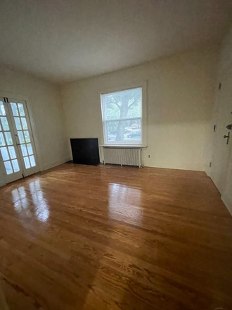 living room - 2BR apt-Nassau St-Princeton
