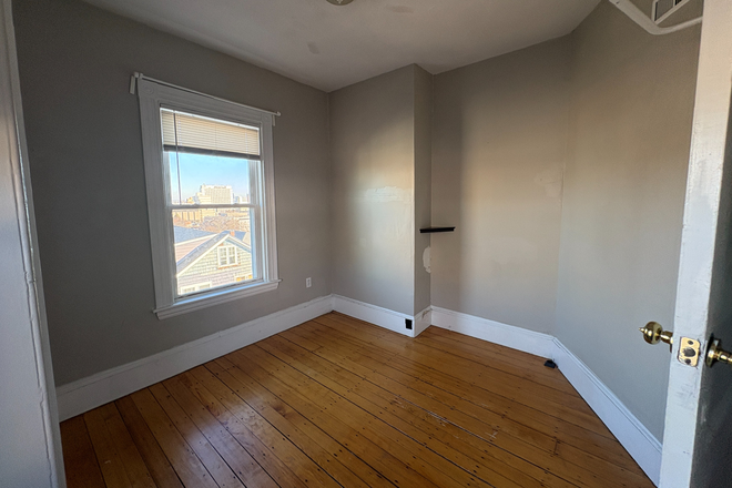 Bedroom - Summer Sublet Bedroom - Mission Hill Apartments