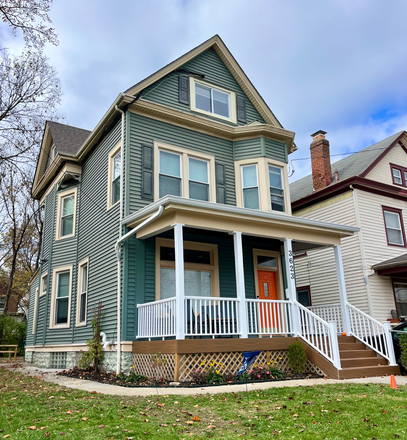 3623 Wabash - 3623 Wabash Ave. Luxury Housing Available JUNE 2026. Stainless Eat-in Kitchen. Off-Street Parking. House