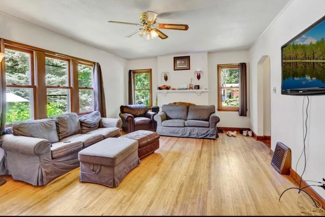 Living Room - 5 bedroom, 2 bath. 5 min walk to campus House