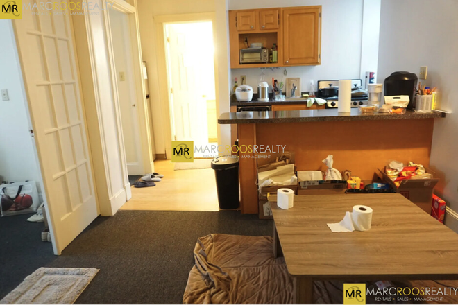 Call NOW for showings! 617-236-8600 - BEACON ST - GREAT DEAL IN KENMORE! TRUE 3BR/1BA FOR *9/1/2026* W/ LIVING RM, H&HW INC, LNDRY ON SITE