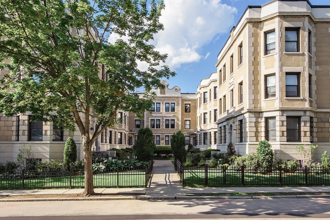 Outside view - Room in a 4B2B shared apartment