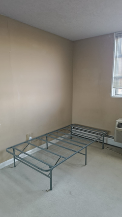 bedroom - Radnor House Apartments