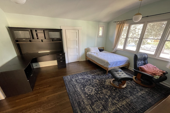1600$ Bedroom - Private Rooms For Rent (Utilities + Internet Included) House