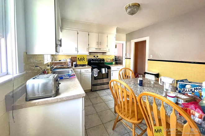 Call NOW for showings! 617-236-8600 - FREDERICK AVE - *NO FEE* 4BR/1BA BY TUFTS FOR *6/1/2026* W/ LNDRY IN BLDNG, 2 PRKNG, 3 SEASON PRCH!